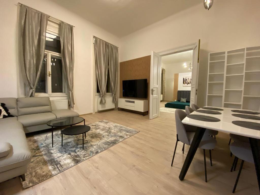 Entrez Apartment 3 - Historical Centre Košice Eksteriør bilde